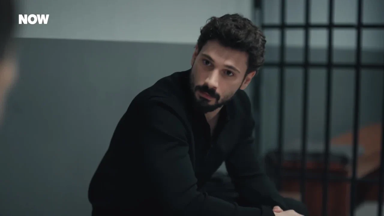 Кадры из сериала Под землёй (2026)